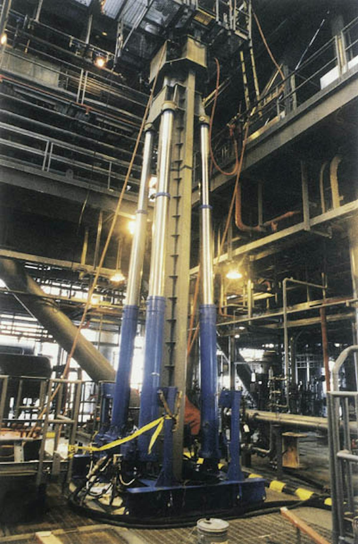 Spar's novel riser support system solves workover motion problems ...