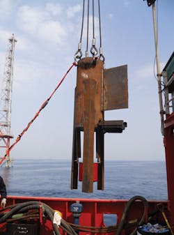 1611offcolm P01 1611offcolm P01