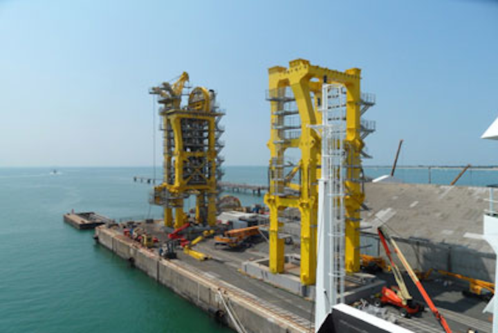 Jumbo 1,600-ton pipelay tower transport to South Korea