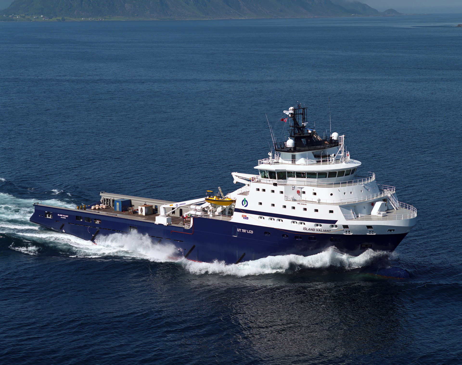 iSurvey is providing positioning services for the vessel Island Valiant.