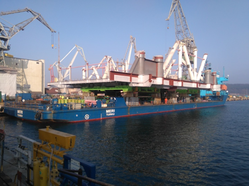 Johan Sverdrup living quarter platform loaded onto the MERI transport vessel at the Mars Shipyard)
