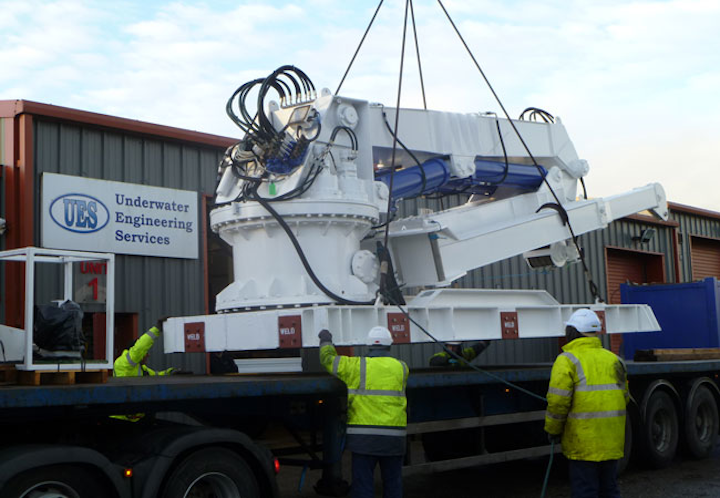 UES Seanic engineers complete the refurbishment of client’s marine crane