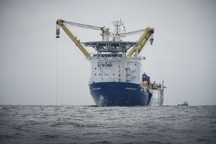 Fairplayer, Jumbo's DP-2 heavy-lift crane vessel