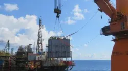 120-ton accomodation module installation offshore Brazil
