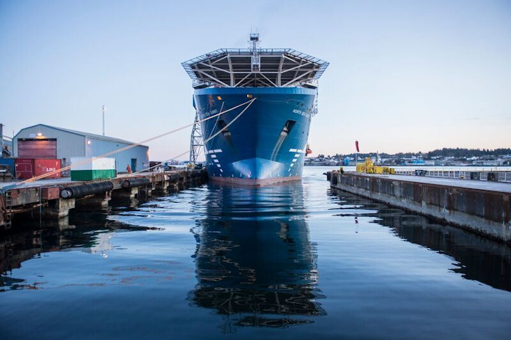 North Sea Giant, offshore construction vessel