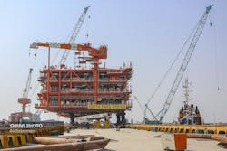 The 2,500-ton structure – assigned to Phase 23 – was loaded onto the FLB124 barge via the pull-push method. The 2,500-ton structure – assigned to Phase 23 – was loaded onto the FLB124 barge via the pull-push method.
