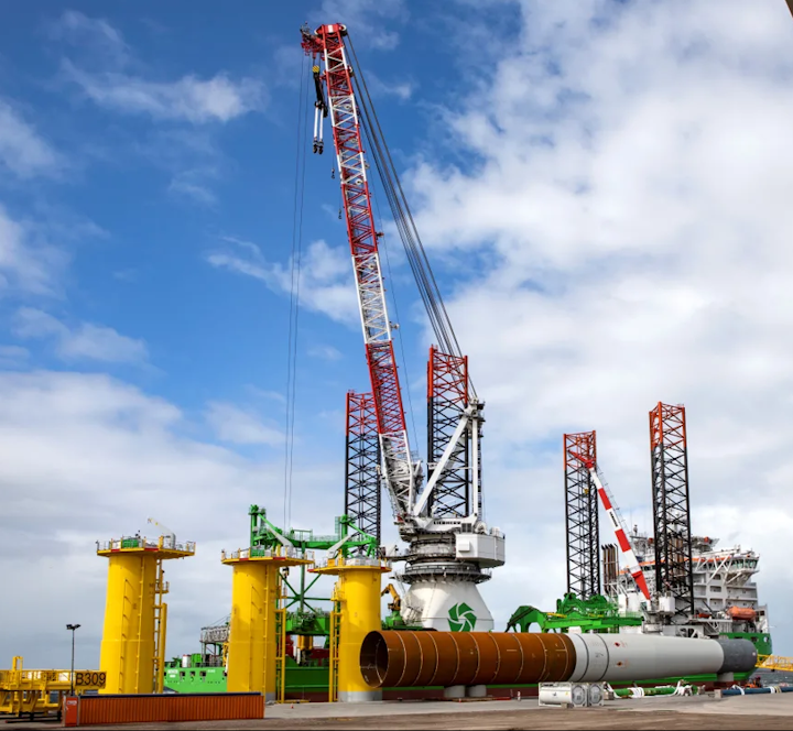 The first monopiles and transition pieces for the SeaMade offshore wind farm are being loaded onto the installation vessel Innovation at SIF’s Maasvlakte terminal in Rotterdam.