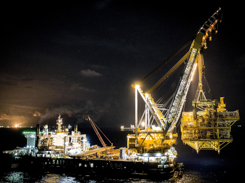 The Saipem 7000 setting the heavy-lift record in the Gulf of Mexico.