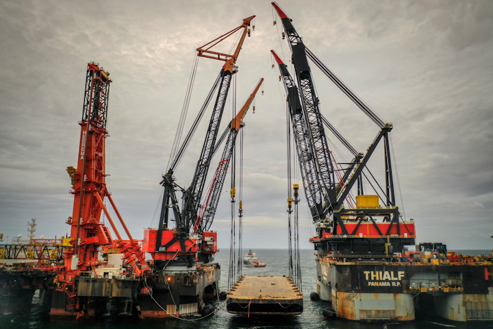 Dual-vessel QUAD Lift technique speeds platform installation | Offshore