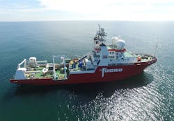 The survey was performed in August in water depths of 600 m (1,968 ft) using the geophysical survey Fugro Equator and the Fugro ES-V AUV.