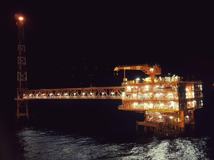 The platform has a production capacity of 14 MMcm/d (500 MMcf/d).