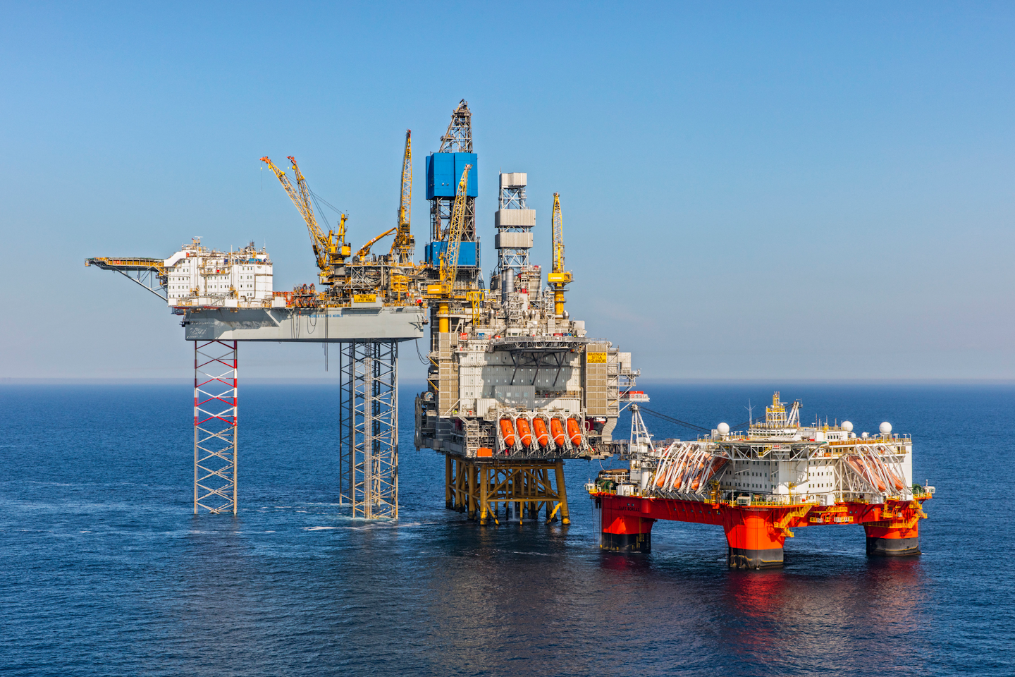 who-is-the-world-s-largest-offshore-drilling-contractor-who-is-the