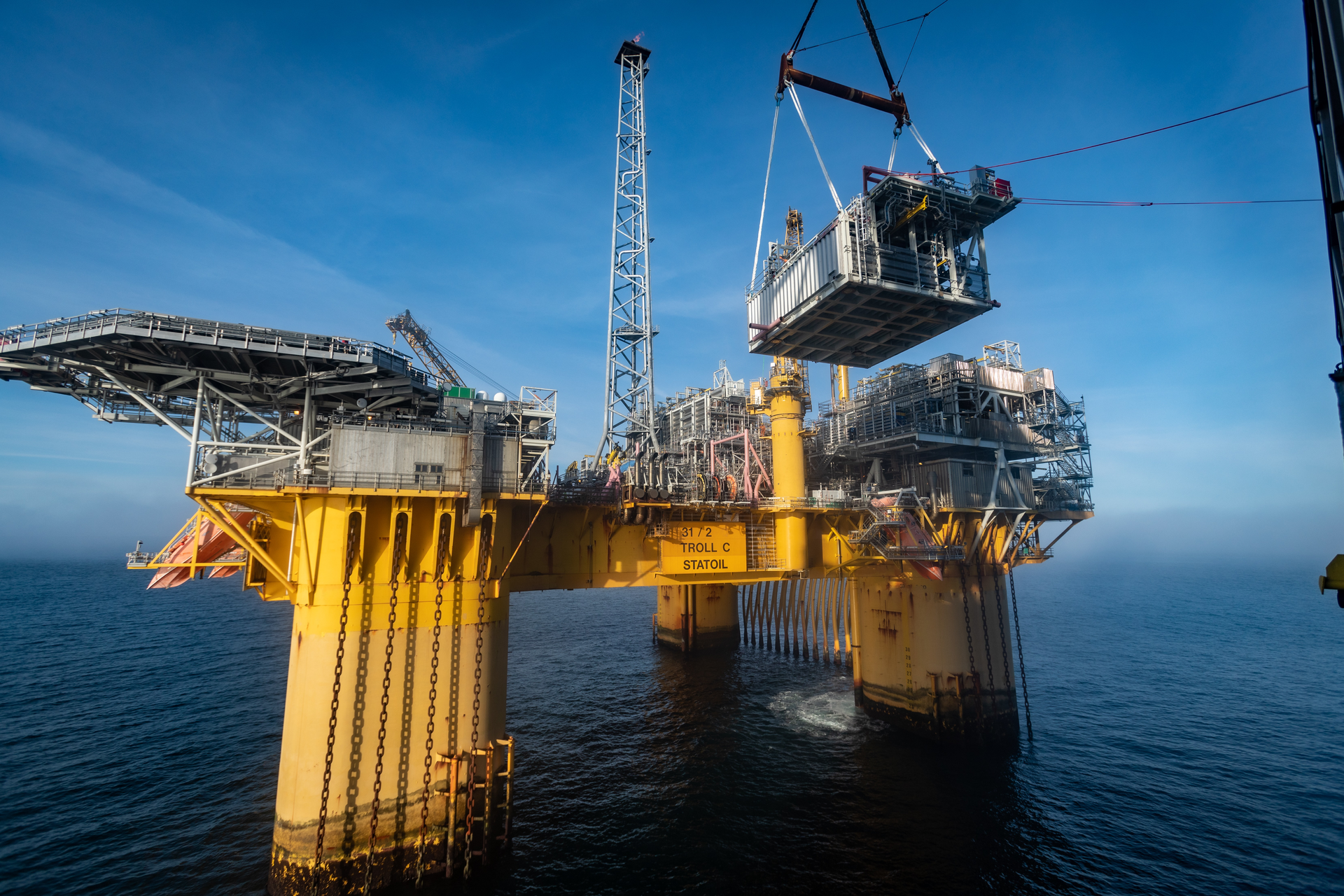 The gas module was lifted into place on the Troll C platform on May 16, 2019.