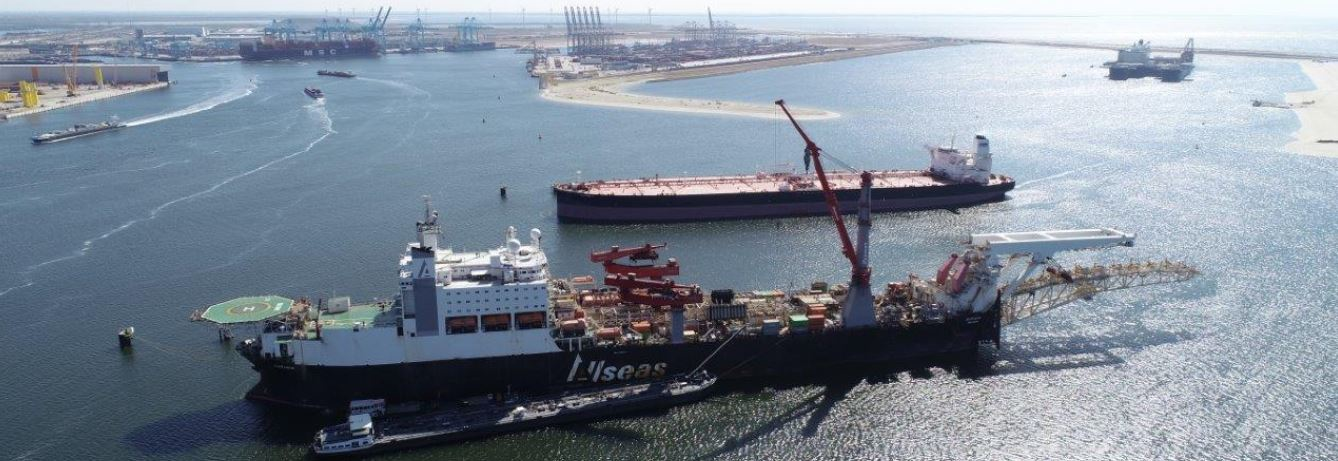 The Solitaire (foreground) and Pioneering Spirit (background) in Rotterdam.