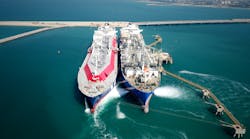 Transfer of LNG ship to ship. Transfer of LNG ship to ship.