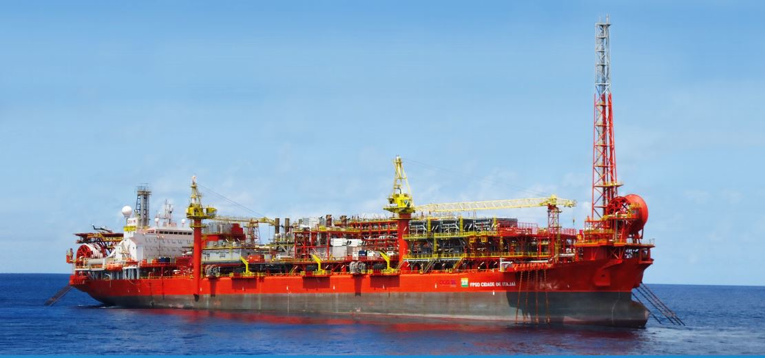 The FPSO Cidade de Itaja&iacute; operates at the Ba&uacute;na field in the Santos basin offshore Brazil.