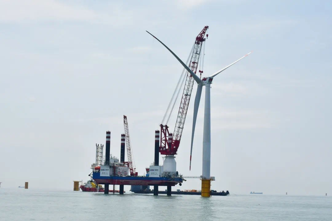 The wind turbine installation vessel OuYang 002.
