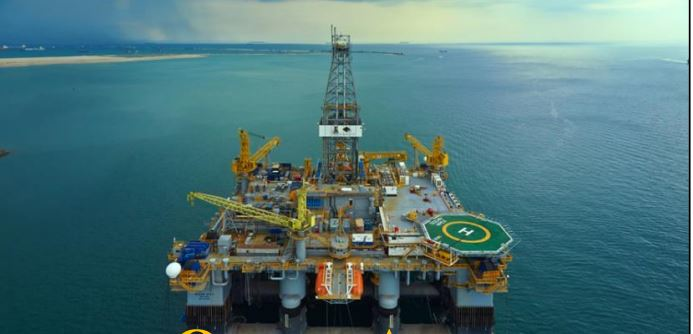 The semisubmersible drilling rig Ocean Apex.