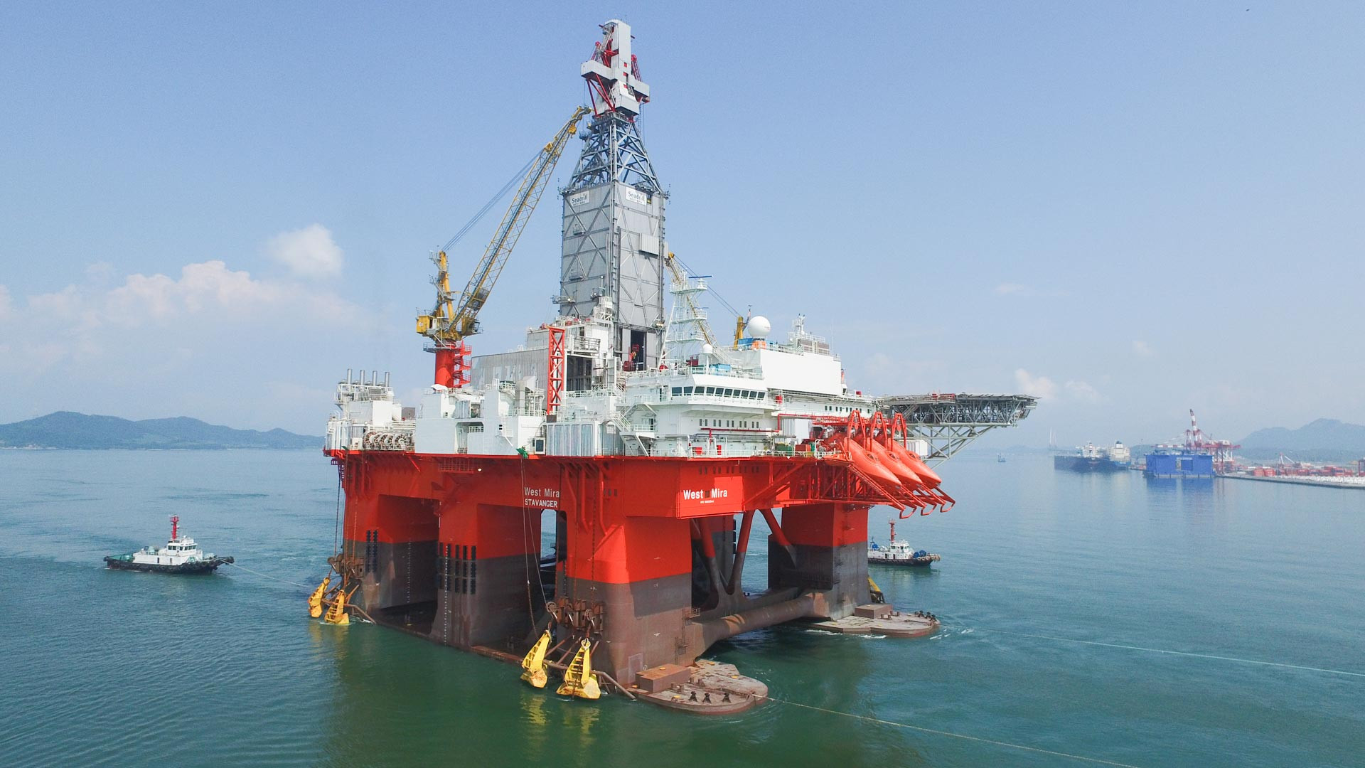 The semisubmersible drilling rig West Mira is equipped with a hybrid battery power plant.
