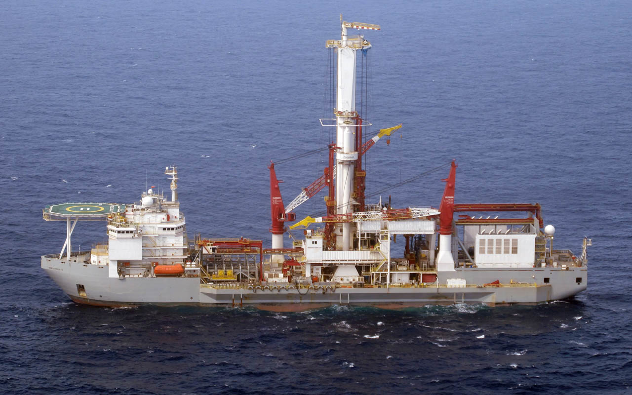 The drillship Noble Bully I.