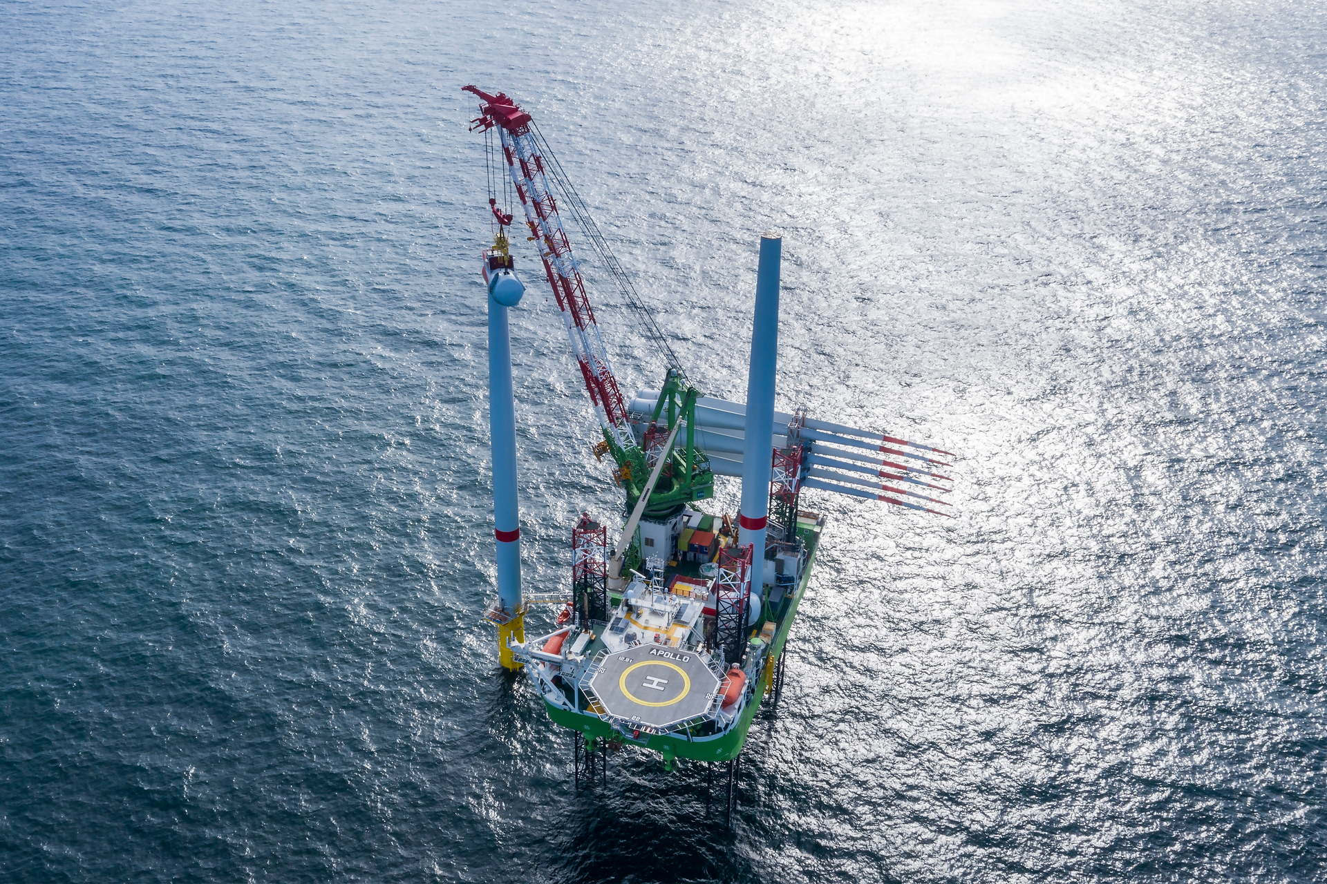 The DP-2 jackup installation vessel Apollo.