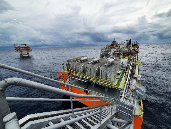 View from the flare stack of the deck of the Ingenium II production barge with the Mini-Platform 150 m (492 ft) in the background.