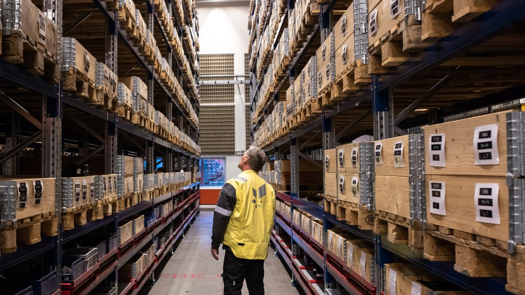 There is a lot of equipment and spare parts in storage in Equinor. This photo is from Kalundborg in Denmark.