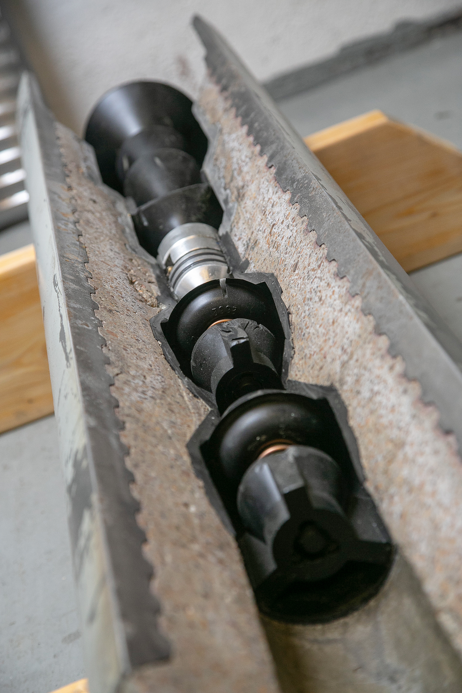 The subsea cementing system SeaCure is said to improve cement placement, facilitate offline casing pressure testing, and improve drill out performance.