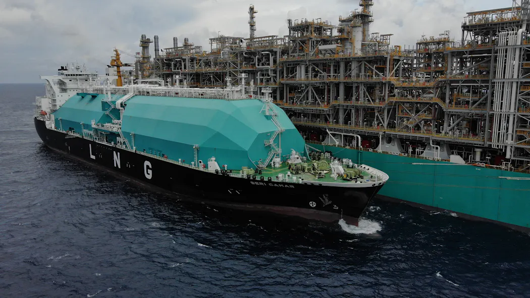Flng Offloading Rotan gas field FLNG vessel delivers first LNG cargo offshore Sabah ...