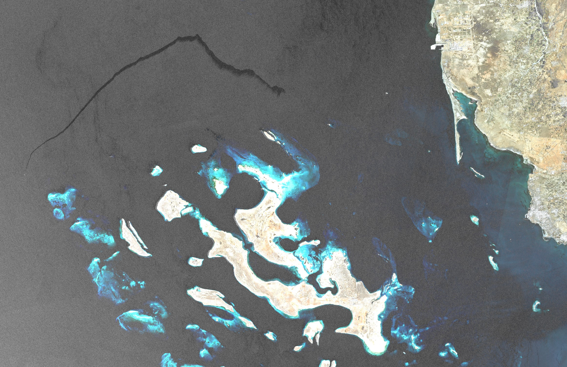 Vessel pollution in the Red Sea captured by the ESA Sentinel-1 satellite (contains modified Copernicus Sentinel data [2021]).