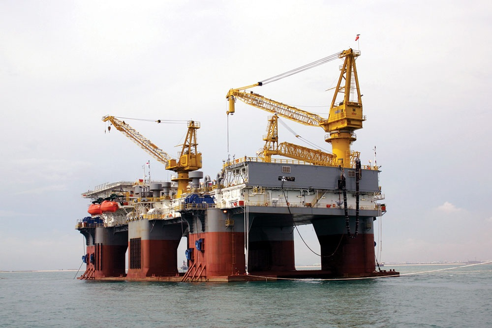 The semisubmersible tender-assist drilling rig Sapura Esperanza.