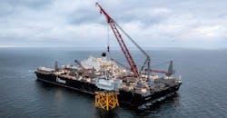 Saint-Nazaire platform installation operations. Saint-Nazaire platform installation operations.
