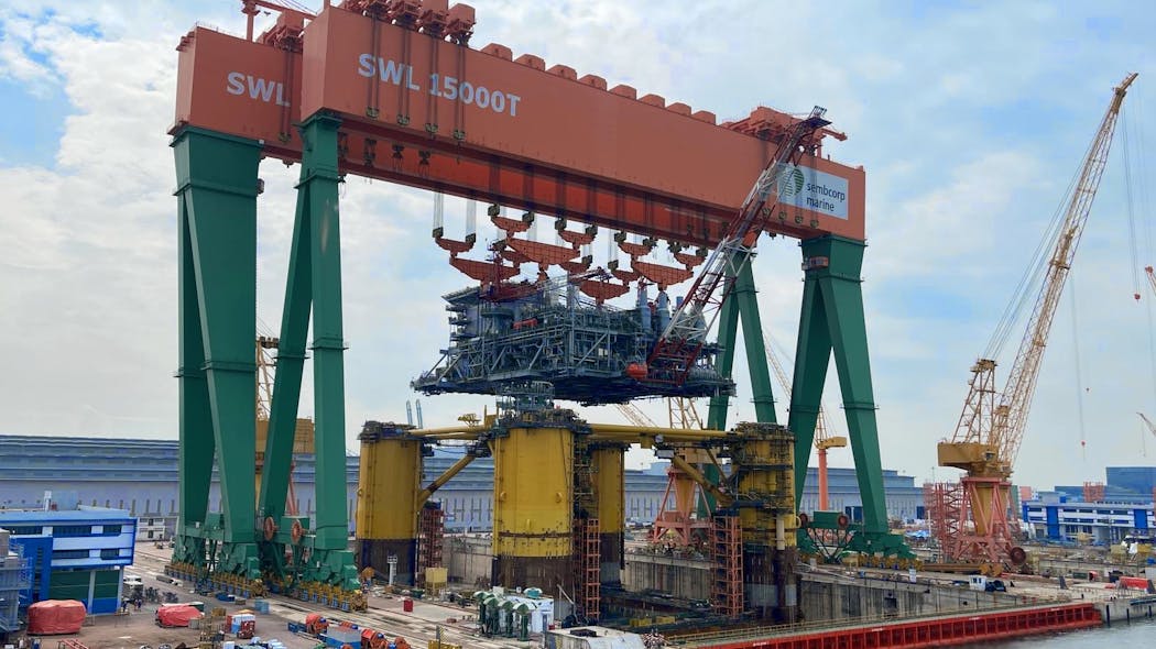 Tandem lift of the Vito topsides structure onto the FPU hull by a pair of goliath cranes.
