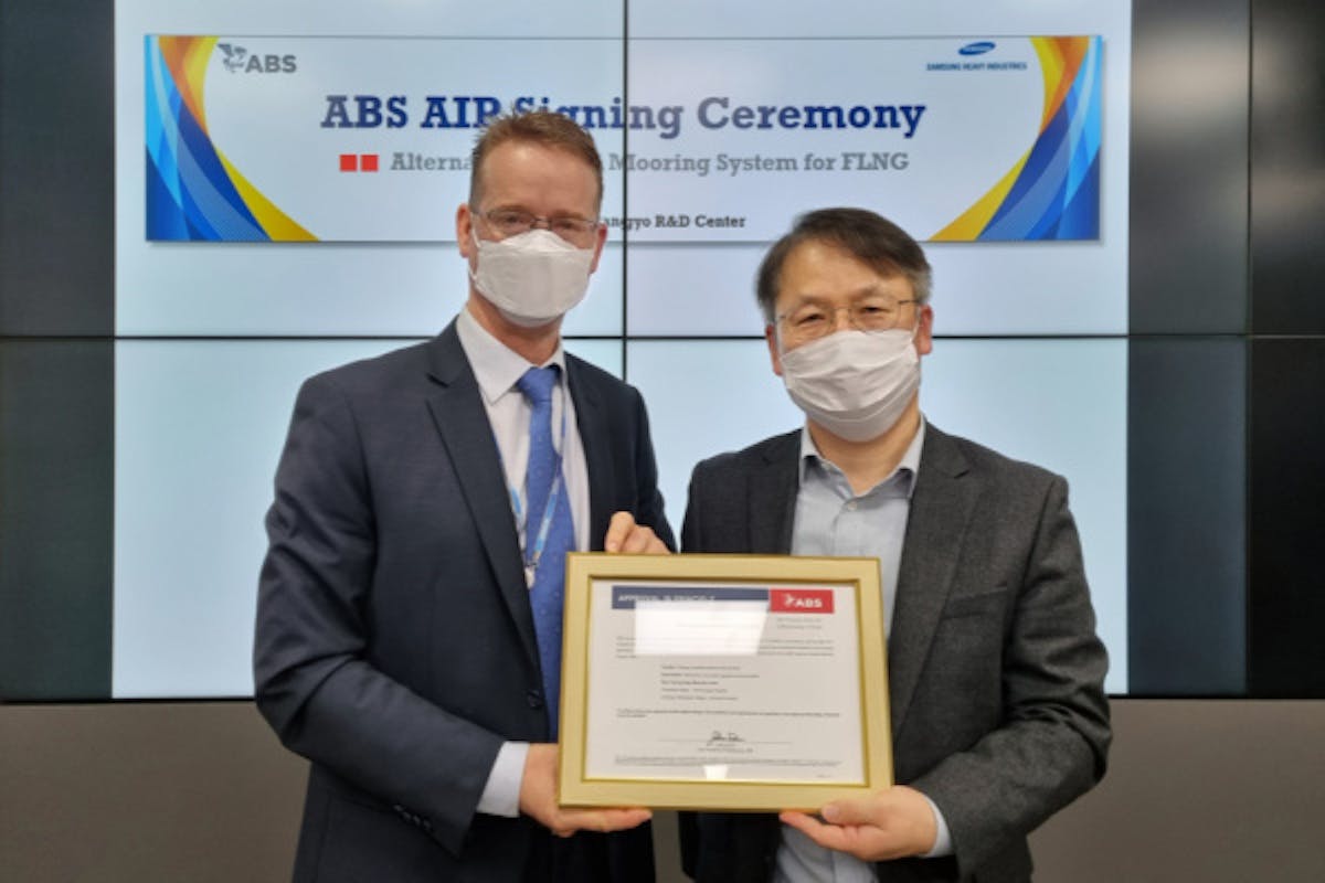 Darren Leskoski, vice president of ABS Korea Regional Business Development and Wang K. Lee, vice president of Samsung Heavy Industries Offshore Business Division.
