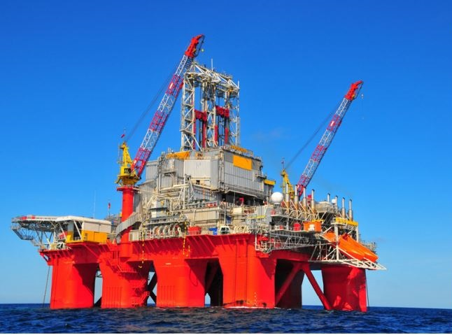 The semisubmersible drilling rig Transocean Barents.