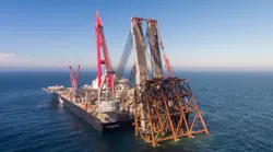 The Pioneering Spirit removes the Ninian Northern jacket with its new Jacket lift system.