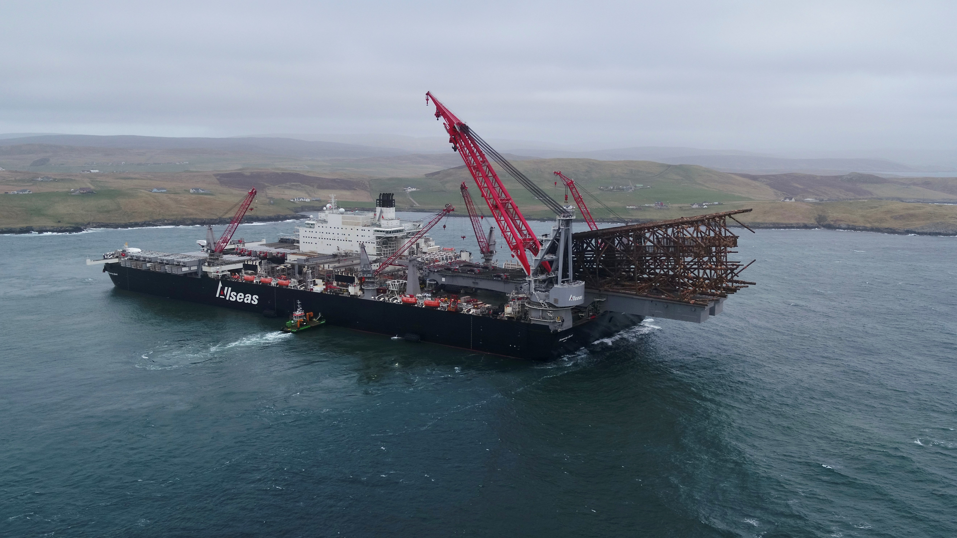 Allseas&rsquo; Pioneering Spirit removed the 8,500-metric ton, 83-m (272-ft) tall steel structure in a single lift last week from the Ninian field in the North Sea.