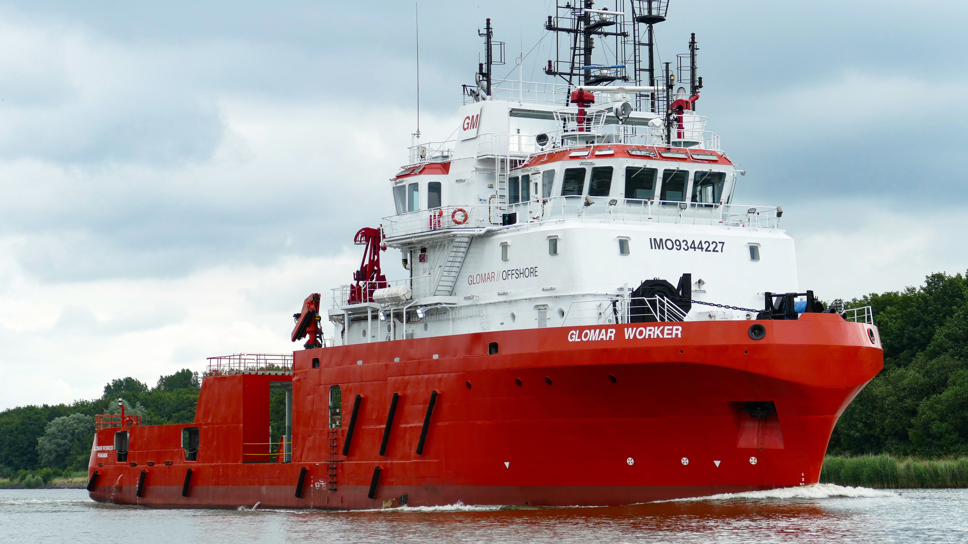 The Glomar Worker is a 60-m multipurpose offshore DP2 vessel built in 2008 with an extensive rebuild in 2020. The vessel provides a combined deck space of 497 sq m and an SMST active heave compensated crane for multipurpose subsea operations. Combined with Rovco&rsquo;s offshore capabilities, the Glomar Worker provides a platform for activities across the life cycle of offshore survey, construction, maintenance and remediation projects.