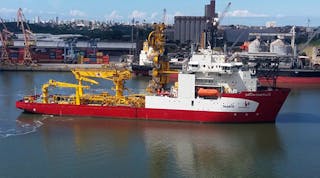 Sapura Esmeralda is a Brazilian flag vessel with 300-ton capacity and has a hangar dedicated to ROVs. &NegativeMediumSpace;
