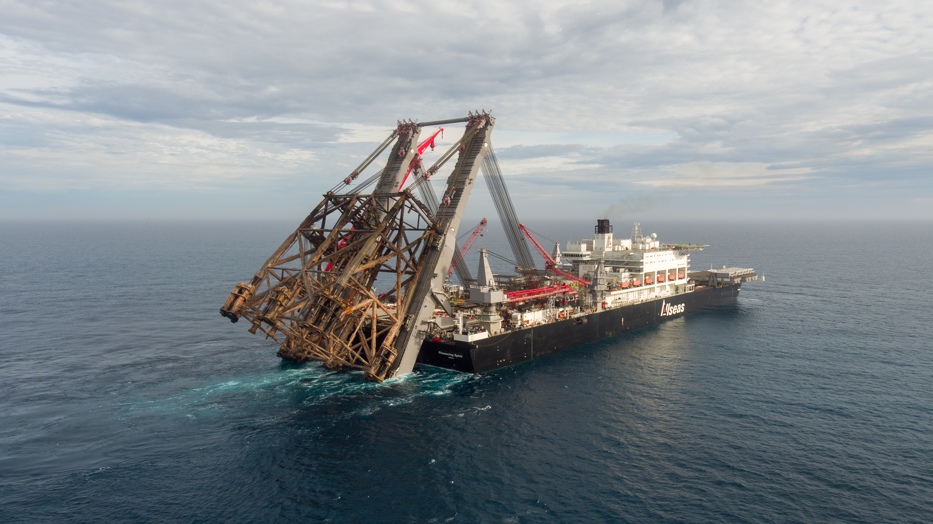 Allseas transports the complete 11,000-tonne Gyda jacket to Stord, Norway.