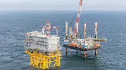 De Topside Hollandse Kust (noord) Op De Het Onderstel (jacket) 18,5 Km Voor De Kust Van Egmond Aan Zee Fotograaf Flying Focus