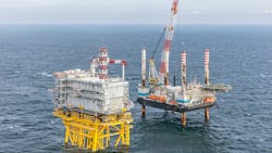 De Topside Hollandse Kust Noord Op De Het Onderstel Jacket 18 5 Km Voor De Kust Van Egmond Aan Zee Fotograaf Flying Focus 633d8ef1ca270 De Topside Hollandse Kust Noord Op De Het Onderstel Jacket 18 5 Km Voor De Kust Van Egmond Aan Zee Fotograaf Flying Focus 633d8ef1ca270