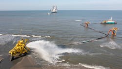 Moonfish Op Strand Heemskerk Wijk Aan Zee Met Op Achtergrond Het Hefschip Vol Au Vent Van Aannnemer Jan De Nul Fotograaf Jorrit 't Hoen Moonfish Op Strand Heemskerk Wijk Aan Zee Met Op Achtergrond Het Hefschip Vol Au Vent Van Aannnemer Jan De Nul Fotograaf Jorrit 't Hoen