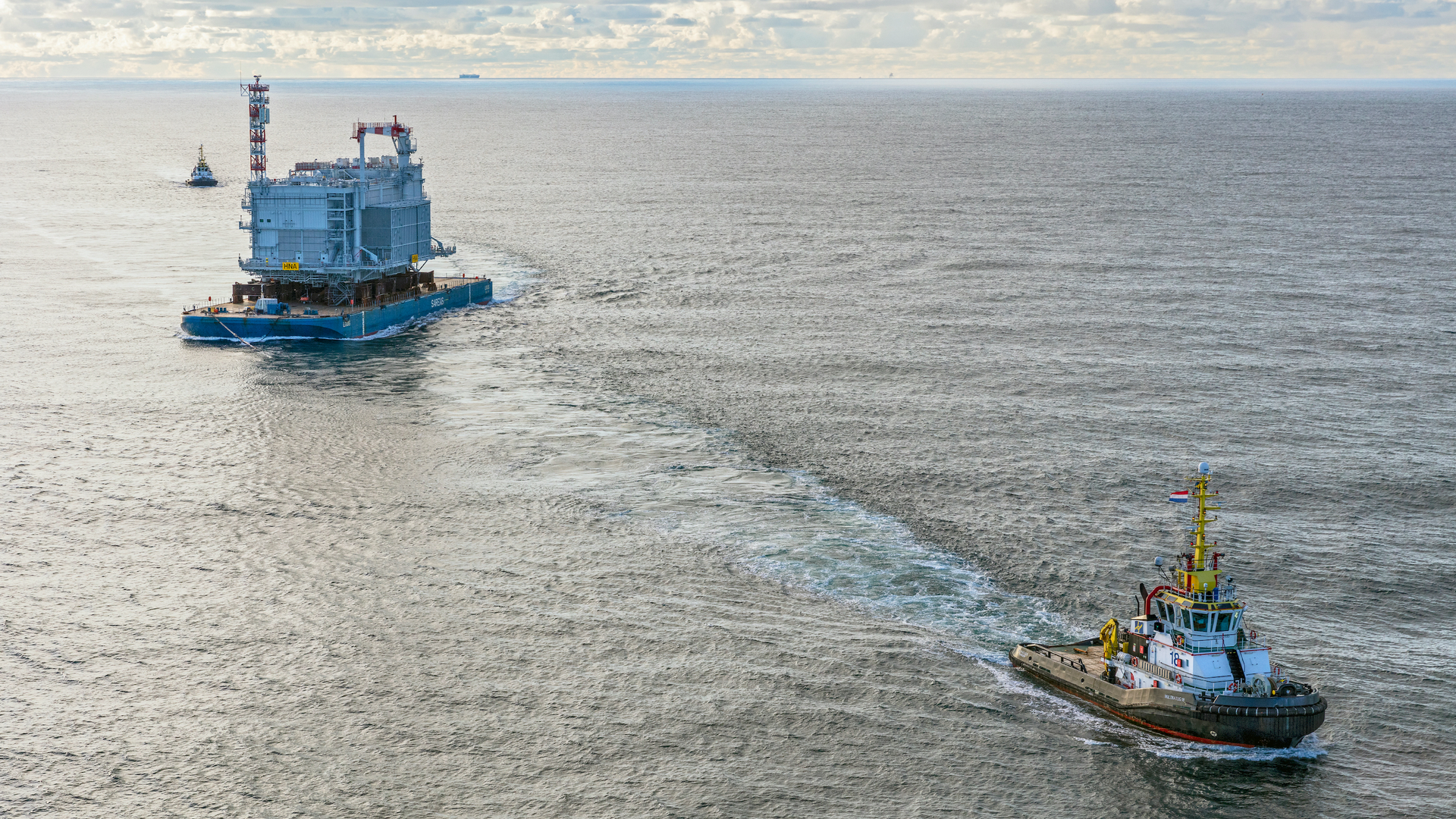 Topside Tenne T Hollandse Kust Noord Onderweg Naar Zijn Eindbestemming 20 Km Uit Kust Egmond Aan Zee Met Tussenstop I Jmuiden Fotograaf Fl 633b0deca7ef9
