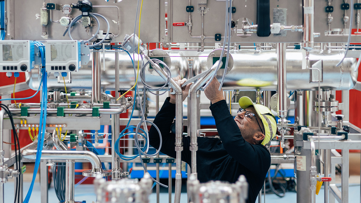 Elogen develops and manufactures turnkey, fully integrated electrolyzers, containerized or on a chassis, for producing green hydrogen.