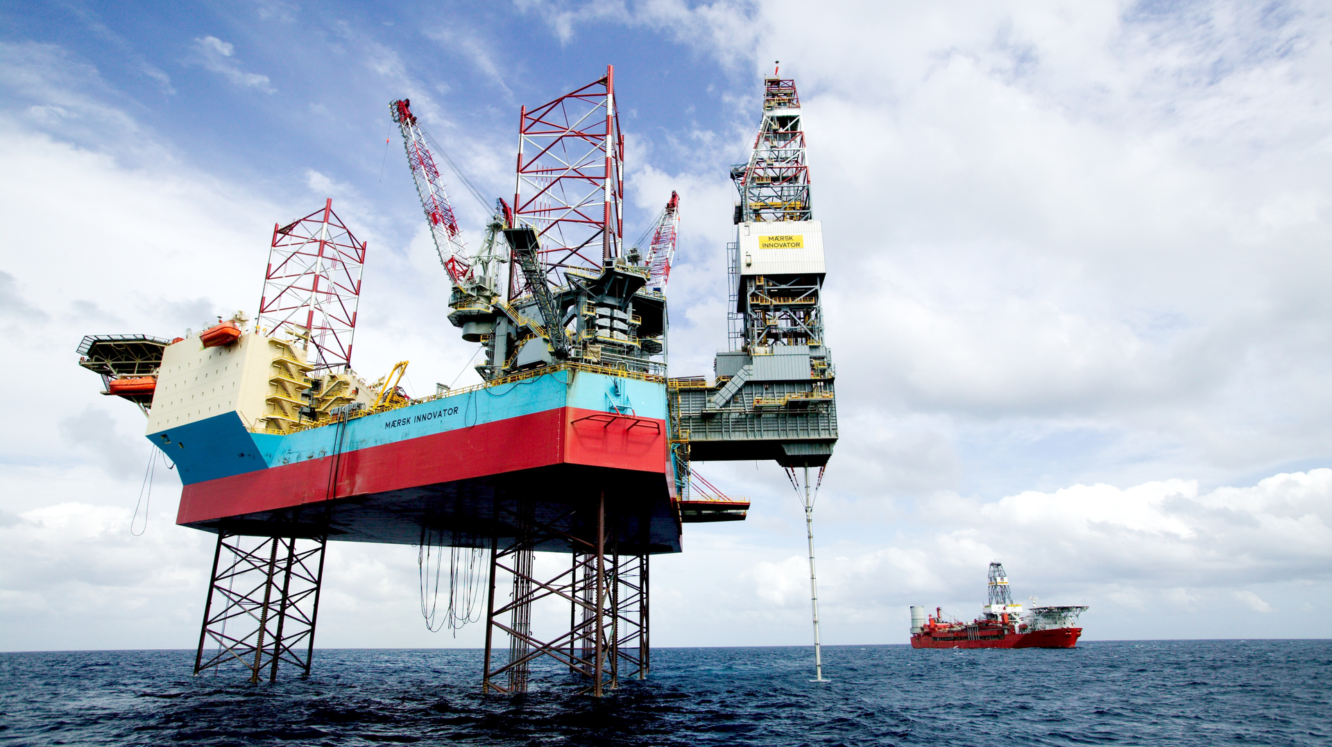 The 205-m-high Noble Innovator offshore rig arrived at Port of Aberdeen's new Aberdeen South Harbour, making it the first jackup rig to visit Port of Aberdeen.