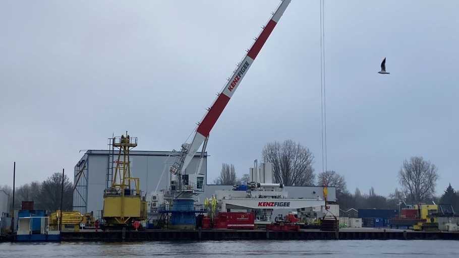 The expected delivery of the Ram Luffing offshore crane is scheduled for the second quarter in 2024.
