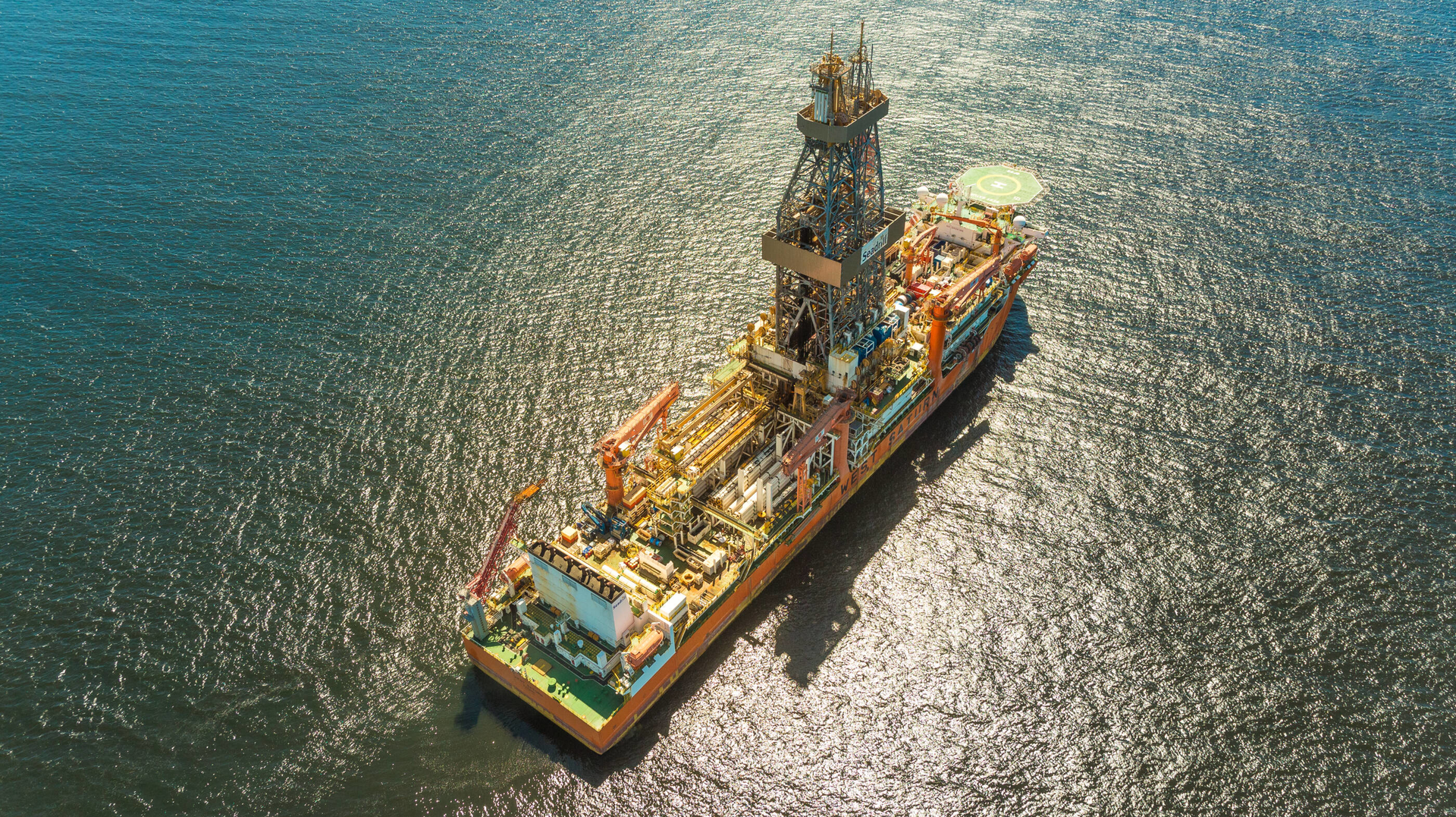 In 2021 ExxonMobil started the exploration campaign in the Opal and Tit&atilde; blocks, located in the Campos and Santos basins. The West Saturn drillship, which is drilling the wells, has well control equipment, general equipment for operational safety and pollution prevention.