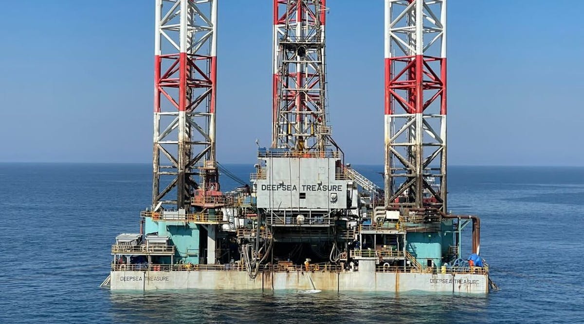 A drilling rig was erected off Lavan Island, the Persian Gulf, which is another step toward boosting oil output, said an Iranian Offshore Oil Company (IOOC) official Monday, according to a Shana news report.