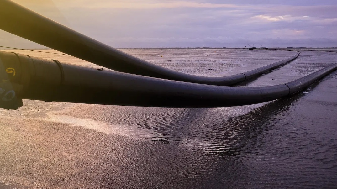 With a transmission capacity of 2 x 2 GW, TenneT says its BalWin4 and LanWin1 projects will provide green wind power from the North Sea for up to 5 million households. The first grid connection will go into operation in 2029.